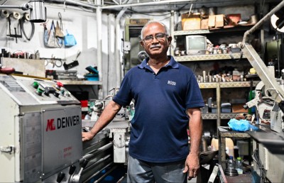 ފޮޓޯ ސްޓޯރީ: ރާއްޖޭގެ އިންޖީނުތައް ހިންގުމުގައި ލަންކާ ވިޖޭގެ 34 އަހަރު