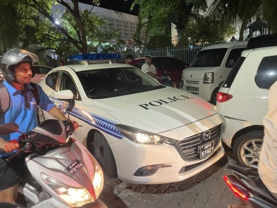 ޕޮލިސް ކާރަކާއި ޓެކްސީއެއް ޖެހި އެކްސިޑެންޓެއް ހިނގައިފި
