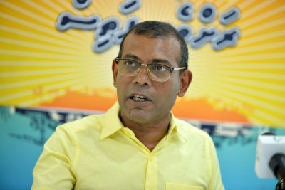 ރައީސް ނަޝީދު މަދަމާ ނޫސްވެރިންނާ ބައްދަލުކުރައްވަނީ