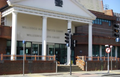 ޔޫރޯގައި އިނގިރޭސި ކުޅުންތެރިންތަކަކަށް ފުރައްސާރަކުރި ސަޕޯޓަރަކު ޖަލަށް