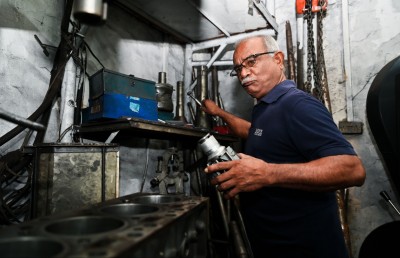 ފޮޓޯ ސްޓޯރީ: ރާއްޖޭގެ އިންޖީނުތައް ހިންގުމުގައި ލަންކާ ވިޖޭގެ 34 އަހަރު