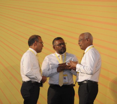 ނަޝީދު ފަހަތަށް ޖެހި ވެރިކަމުގެ ނިޒާމް ބަދަލު ކުރުމުގެ ގަރާރު ހުށަހެޅުން މަޑު ޖައްސާލައިފި