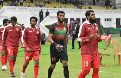 ބޮޑު ލީޑެއް އޮތަސް، މެޗު ނިންމައިނުލަން ދަސްކުރަން ޖެހޭ: ގައުމީ ކޯޗު