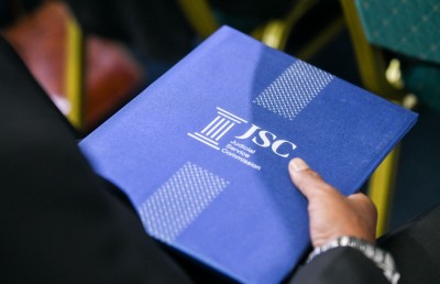 އެއް ރަށެއް، އެއް އަވަށެއް: އެއް ކަމަކަށް ދެ ކޯޓު؟