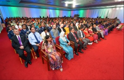 ދައުލަތަށް ހިދުމަތްކުރުމުގެ އިނާމު 117 ބޭފުޅަކަށް