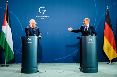 އިސްރާއީލުގެ އަނިޔާވެރިކަން ހޮލޮކޯސްޓާ އެއްވަރު ކުރުމުން ޖަރުމަނުގެ ޗާންސެލަރު ރަތަށް