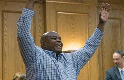 ނުކުރާ ކުށަކަށް ޖަލުގައި 25 އަހަރު، މިހާރު މުޅިން ސާފު