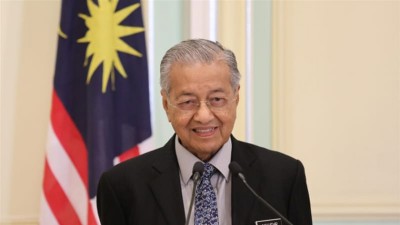 މެލޭޝިއާގެ ކުރީގެ ބޮޑުވަޒީރު މަހާތިރު ކޮވިޑަށް ޕޮޒިޓިވްވެ، ހޮސްޕިޓަލުގައި