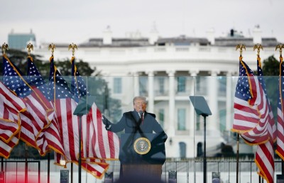 ޓްރަމްޕް ދެކޮޅު ހެދި ލިޔުންތައް ދޭން ކޯޓުން އަންގައިފި