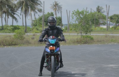 ޖޫލީ: ބާރު ދުވެލީގައި ގޮސް ޗެމްޕިއަންކަން ހޯދި ނަރުސް