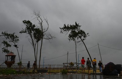 ތޫފާން "ޑާނާ"ގެ ބާރުގަދަވުމުން އިންޑިއާގައި މިލިއަނަކަށް ވުރެ ގިނަ މީހުން ރައްކާތެރި ހިސާބުތަކަށް