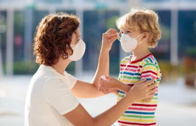 މާސްކް އަޅައިގެން ހުއްޓަސް މީހުންގެ އިހުސާސްތައް ކުދިން ދެނެގަނޭ