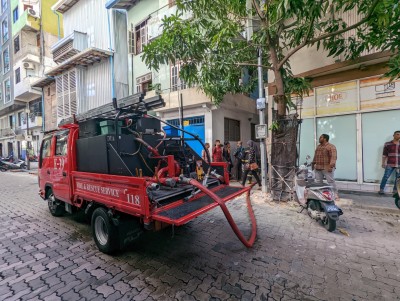 މާލޭގެ ގެއެއްގައި އަލިފާން ރޯވެ، މީހުންނަށް ދިރި ނޫޅެވޭ ވަރަށް އަނދައިފި