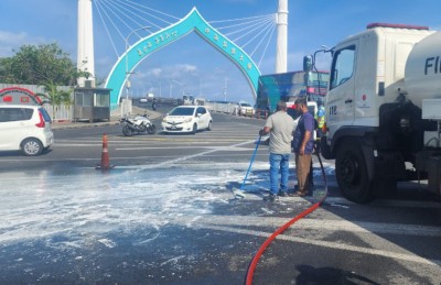 ބްރިޖް ކައިރިއަށް އެޅުނު ކުލަތައް ސިފައިން ނިކުމެ ސާފުކޮށްފި