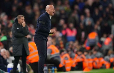 ރެފްރީ ބޭނުންވީ ލިވަޕޫލުގެ ސަޕޯޓަރުންގެ އަޑަށް ނުގުޑާނެކަން ދައްކަން: ސްލޮޓް