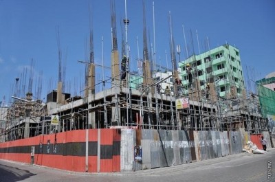 އިމާރާތްކުރުމުގެ މަސައްކަތުގައި އުޅުނު ބިދޭސީއެއްގެ މޫނަށް ދަނގަޑެއް ހެރިއްޖެ