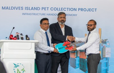 ރާއްޖެއިން ބޭނުންކޮށްފައިވާ ޕްލާސްޓިކް ފުޅީގެ ބޭލްޑް ކޮންޓެއިނަރެއް އެކްސްޕޯޓުކޮށްފި