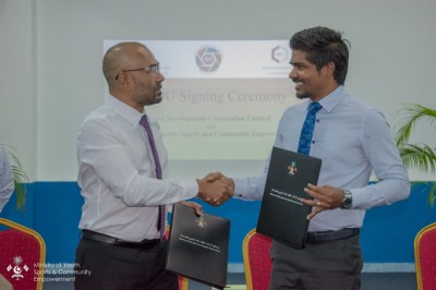 ޒުވާނުން ތަމްރީނުކޮށް ވަޒީފާގެ ފުރުސަތު ހޯދައިދިނުމަށް ޔޫތް މިނިސްޓްރީއާއެކު އާރްޑީސީން އެއްބަސްވުމެއްގައި ސޮއި ކޮށްފި