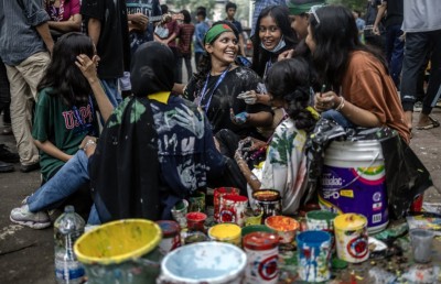 ބަންގްލާދޭޝްގައި އަންހެނުންނަށް ކުރާ އަނިޔާ އިތުރުވެ ދަރިވަރުން މުޒާހަރާއަށް