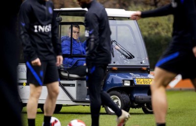 ބައިސްކަލުން ވެއްޓި ނެދަލެންޑްސްގެ ކޯޗު ވެންހާލަށް އަނިޔާވެއްޖެ