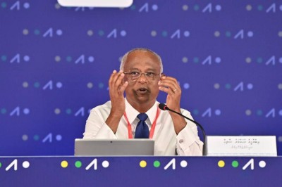 އިސް ސަފުގައި މަސައްކަތްކުރާ އަންހެނުންގެ އަދަދު އިތުރު ކުރުމަކީ އަމާޒެއް: ރައީސް
