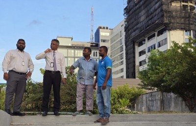 އާ ސަހަރާގެ އުސްކޮށް ހުރި ވަށައިފާރު ބާވުމުން ތަޅާލަނީ