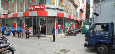 އިހްސާން ފިހާރައިން ވަގަށް ވަޅި ނަގައިގެން މުވައްޒަފުންނަށް ބިރު ދެއްކި މީހަކު ޖަލަށް