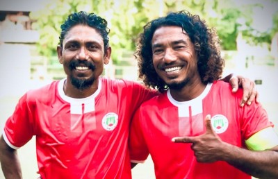 ފުޓްބޯޅައިގެ ކުރީގެ ގަދަ ބާރު ހުރާ އަލުން ގަލޮޅު ދަނޑަށް