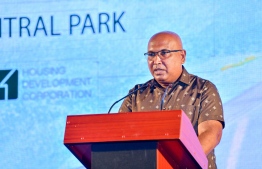 "މިއީ، މުޑުދާރު، ނުތާހިރު ތިން އަހަރު"