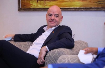 ފައިނަލް މެޗު ޝަރަފްވެރި ކޮށްދެއްވަން ފީފާގެ ރައީސް ލަންކާ އަށް