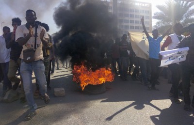 ސޫދާންގެ ބޮޑުވަޒީރު އަލުން މަގާމަށް، މުޒާހަރާއަށް ހުއްޓުމެއް ނެތް