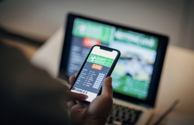 އޮންލައިންކޮށް ޖުވާކުޅުން ހުއްޓުވަން ގާނޫނު އިސްލާހު ކުރަނީ