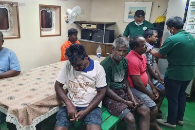 ބަންޑުން ޖަހާލި ބޯޓުގައި ތިބި އެންމެން މާލެ ގެނެސްފި