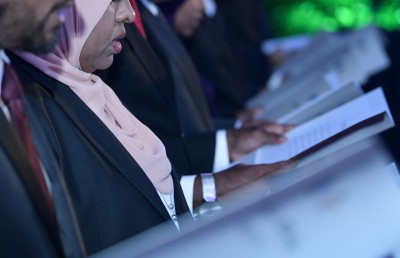 ސިޔާސީ މަގާމެއްގައި ހުރެ ދައުލަތާ ދެކޮޅަށް ވަކާލާތެއް ނުކުރެވޭނެ ކަމަށް ނިންމައިފި