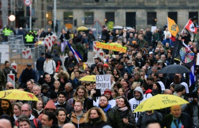 ނެދަލޭންޑްސްގެ ކޮވިޑް މުޒާހަރާ ކޮންޓްރޯލުން ނެއްޓެނީ