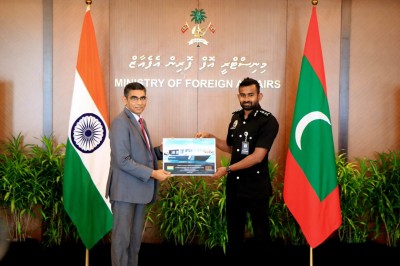 އިންޑިއާއިން ކަރެކްޝަނަށް ލޯންޗެއް ހަދިޔާކޮށްފި