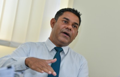 އޮތީ ދެ ގޮތް، ގައުމު ބަނގުރޫޓުވުން ނުވަތަ ފައިސާ ޗާޕްކުރުން