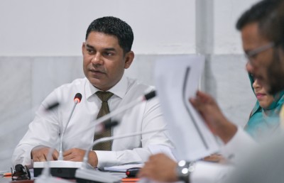 އޮތީ ދެ ގޮތް، ގައުމު ބަނގުރޫޓުވުން ނުވަތަ ފައިސާ ޗާޕްކުރުން