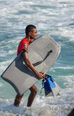 އަޒާން: ފުވައްމުލަކުގެ ރާޅުގަނޑުން ގޮނޑުދޮށަށް ބީއްސާލި ޗެމްޕިއަނެއް