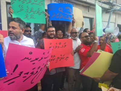 އިދިކޮޅުގެ މުޒާހަރާއިން ހައްޔަރުކުރި 10 މީހުންގެ ތެރެއިން ނުވަ މީހަކު މިނިވަންކޮށްފި