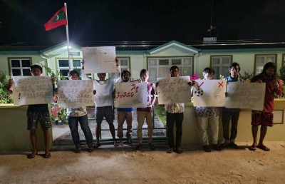 މީދާ ހިފާ މުބާރާތާ ދެކޮޅަށް ރ. ވާދޫގައި މުޒާހަރާކޮށްފި