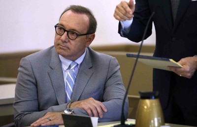 "ހައުސް އޮފް ކާޑްސް" ހެދި ކުންފުންޏަށް ސްޕޭސީ 31 މިލިއަން ޑޮލަރު ދައްކަން ޖެހިއްޖެ