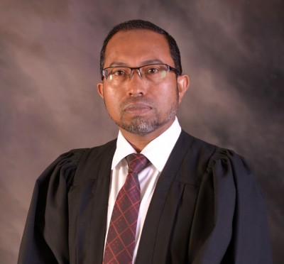 ހައި ކޯޓުގެ ފަނޑިޔާރު ޝުއައިބު ރިޓަޔާ ކުރައްވަނީ