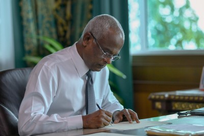 ވަކީލުކަމުގެ ހުއްދަ ލިބިފައިވާ މީހުން ބާ އިމްތިހާން ހަދަން ނުޖެހޭ ބިލު ރައީސް ތަސްދީގުކުރައްވައިފި
