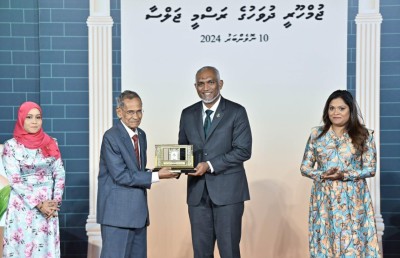 ތައުލީމަށް ހިދުމަތްކުރުމުގެ އެންމެ މަތީ ޝަރަފު ޑރ. ޒާހިރަށް އަރުވައިފި