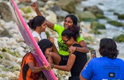 އާޔާ: ހިތާއި ހަށިގަނޑާއި މުޅި ހަޔާތް ވެސް މޫދުގައި