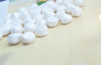 ޕޯސްޓުން ޑްރަގް ގެނައި މީހަކު ހައްޔަރުކޮށްފި