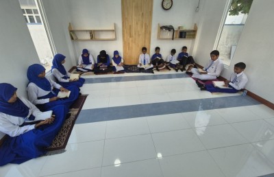 ނިޔާވި އަނބިމީހާގެ ހަނދާނުގައި ރަށު ސްކޫލްގައި މިސްކިތެއް ހަދައިފި