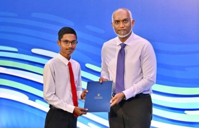 ޓީޗަރަކަށް ވުމަށް ބޭނުންވާ 135 ދަރިވަރަކަށް ސްކޮލާޝިޕް ލިޔުން ހަވާލުކޮށްފި