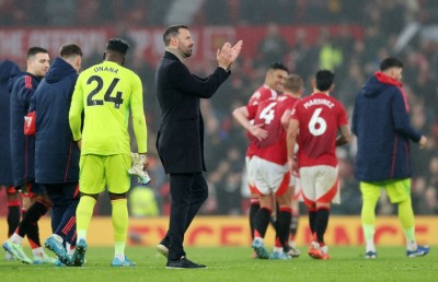 ވެން ނިސްޓެލްރޫއީ އަށް ފެނާންޑޭސްގެ ތައުރީފު